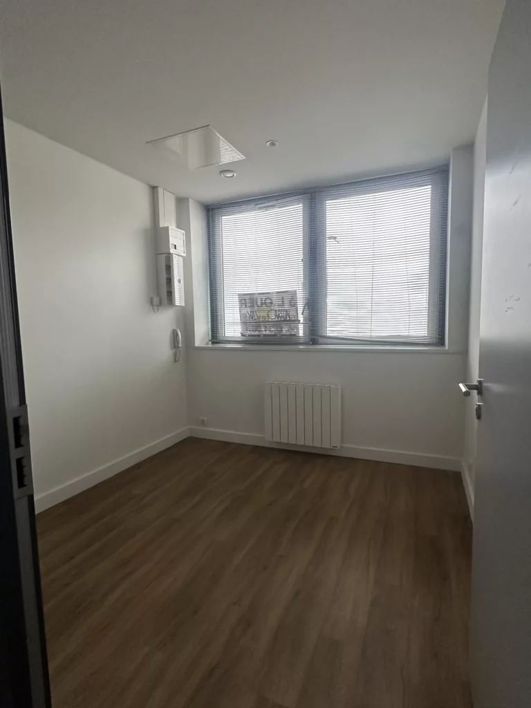 ???? LOCAL PROFESSIONNEL À LOUER – EMPLACEMENT STRATÉGIQUE AU CŒUR DE LA MADELEINE — Photo 3